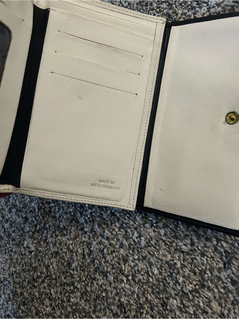 HCL White Crossbody & Matching Wallet - Picture 11 of 12